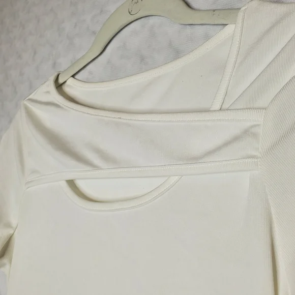 White Asymmetrical Short Sleeve Blouse - Picture 2 of 3